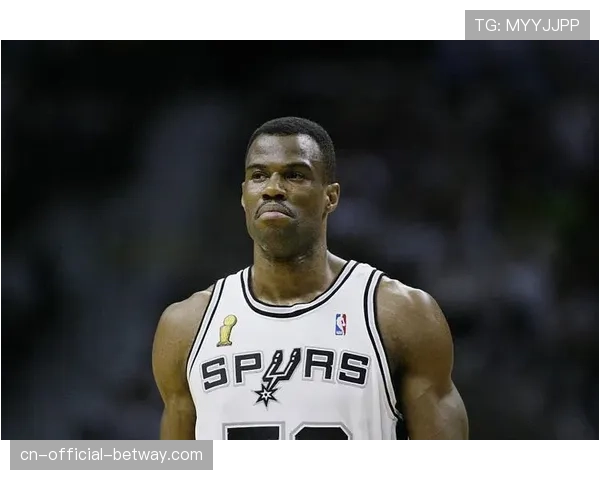 小杰克逊爵士护框数据亮眼 场均3.1盖帽筑起内线禁飞区